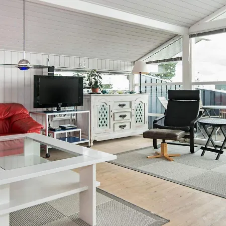 Σπίτι διακοπών Two-bedroom Holiday In Bjert 2 *