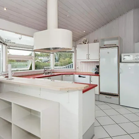 Σπίτι διακοπών Two-bedroom Holiday In Bjert 2 *